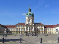 The facade of Charlottenburg Palace, Berlin (© I, Times (© CC-BY-ASA-3.0).