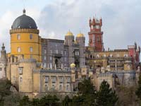 The Pena Palace in Sintra (© CEphoto, Uwe Aranas, CC-BY-SA-3.0).