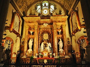 The altar at the Cathedral of Malaga, Encarnación chapel, Spain (© Gilles Messian, CC BY 2.0)