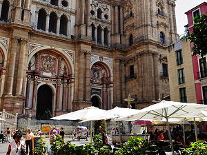 The Bishop Square in front of the Cathedral in Malaga, Spain (© Maxim.Fotos, CC BY-SA 2.0)