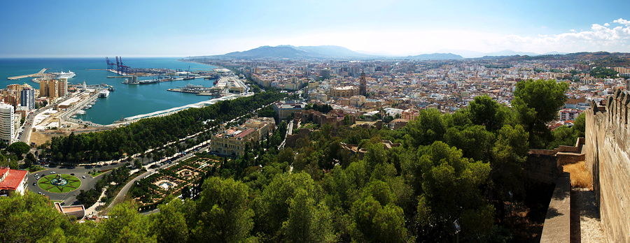 Panoramic view of Malaga, Spain. Picture taken from Gibralfaro (© Kiban, CC BY-SA 3.0)
