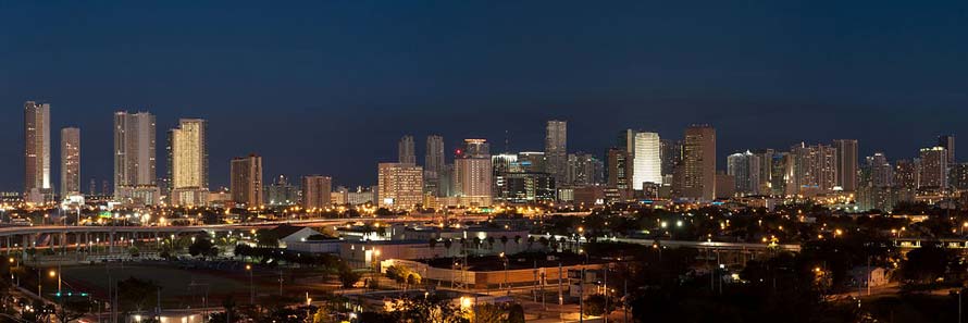 Miami at night (© Dori, CC-BY-ASA-3.0)