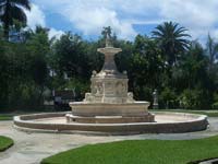 A fountain in the grounds of Villa Vizcaya (© Ebyabe, CC-BY-ASA 3.0)