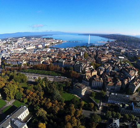 Geneva, with Lake Geneva in the background (© Alexey M., CC BY-SA 4.0)