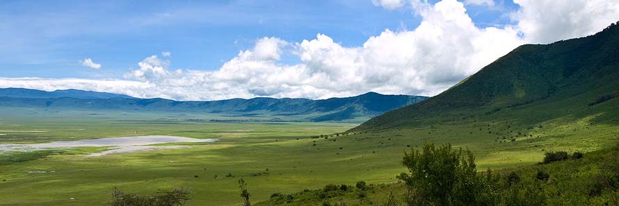 Ngorongoro from inside the crater (© William Warby, CC-BY-2.0)