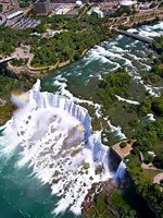 An aerial shot of Niagara Falls (© Danielteolijr, distributed under a CCASA3.0 Unported licence).