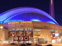 The Rogers Centre at night (© Wladyslaw, distributed under a CCA3.0 Unported licence).