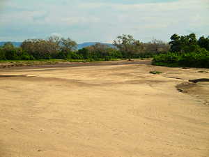 Dried up Rukomechi River from Nyakasikana Bridge, Mana Pools National Park (© Babakathy, CC0)